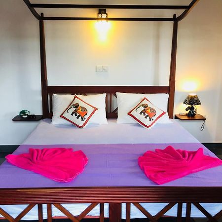 Sanjula Apartments Hikkaduwa Bagian luar foto