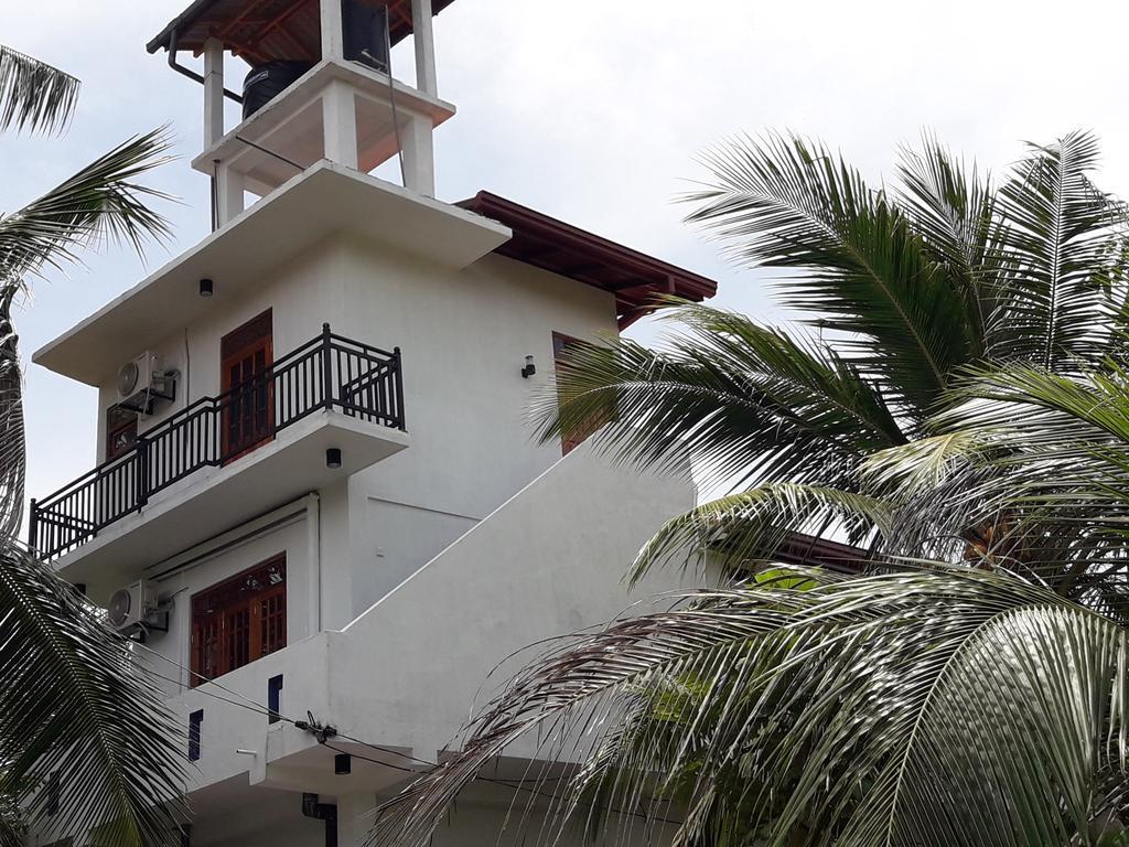 Sanjula Apartments Hikkaduwa Bagian luar foto