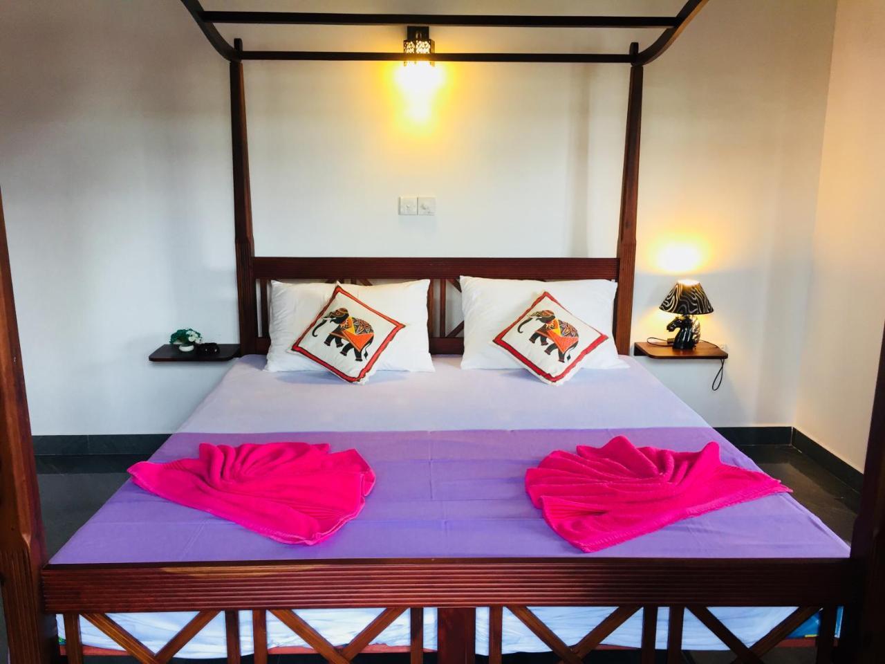 Sanjula Apartments Hikkaduwa Bagian luar foto