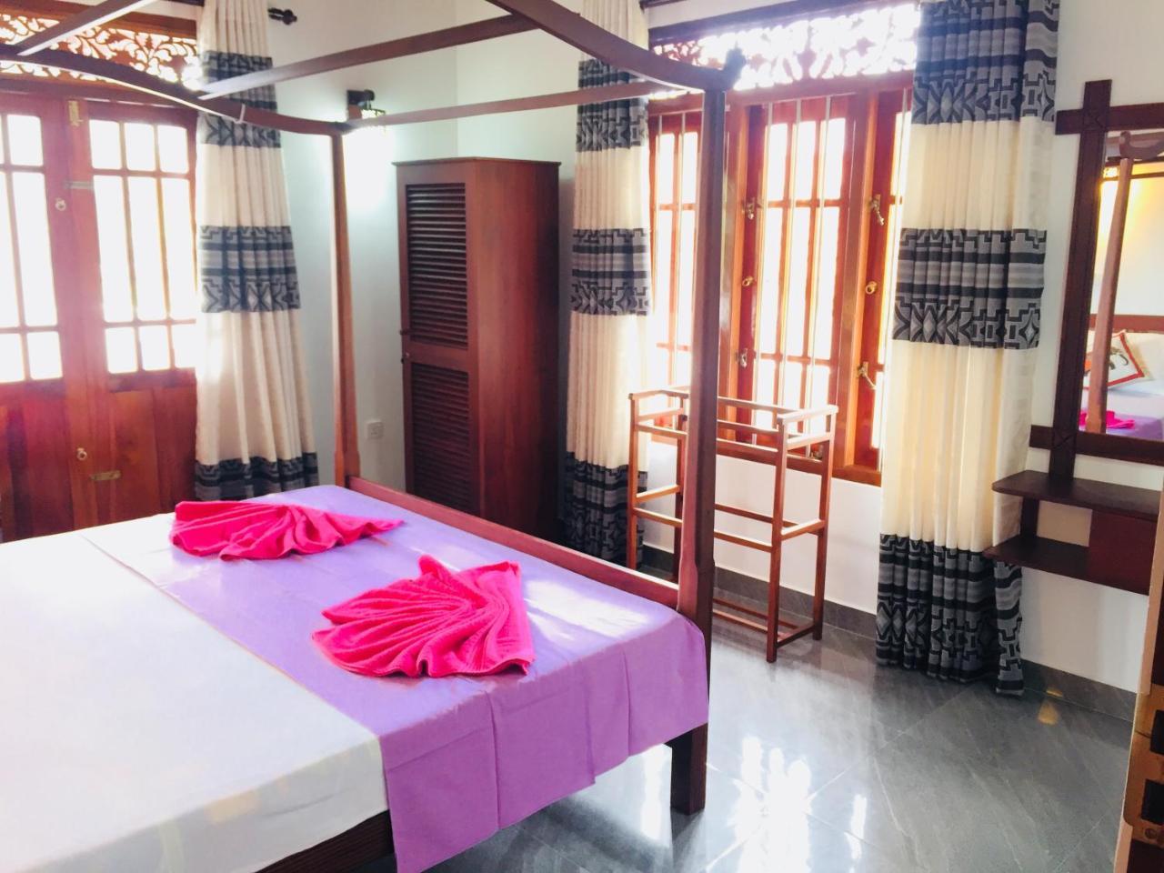 Sanjula Apartments Hikkaduwa Bagian luar foto