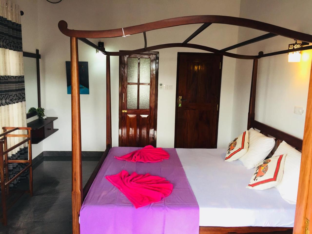Sanjula Apartments Hikkaduwa Bagian luar foto