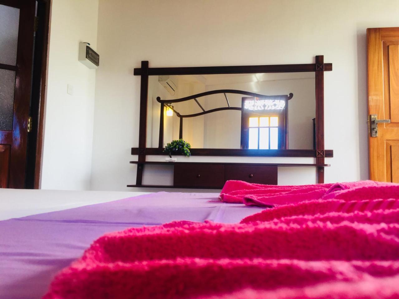 Sanjula Apartments Hikkaduwa Bagian luar foto