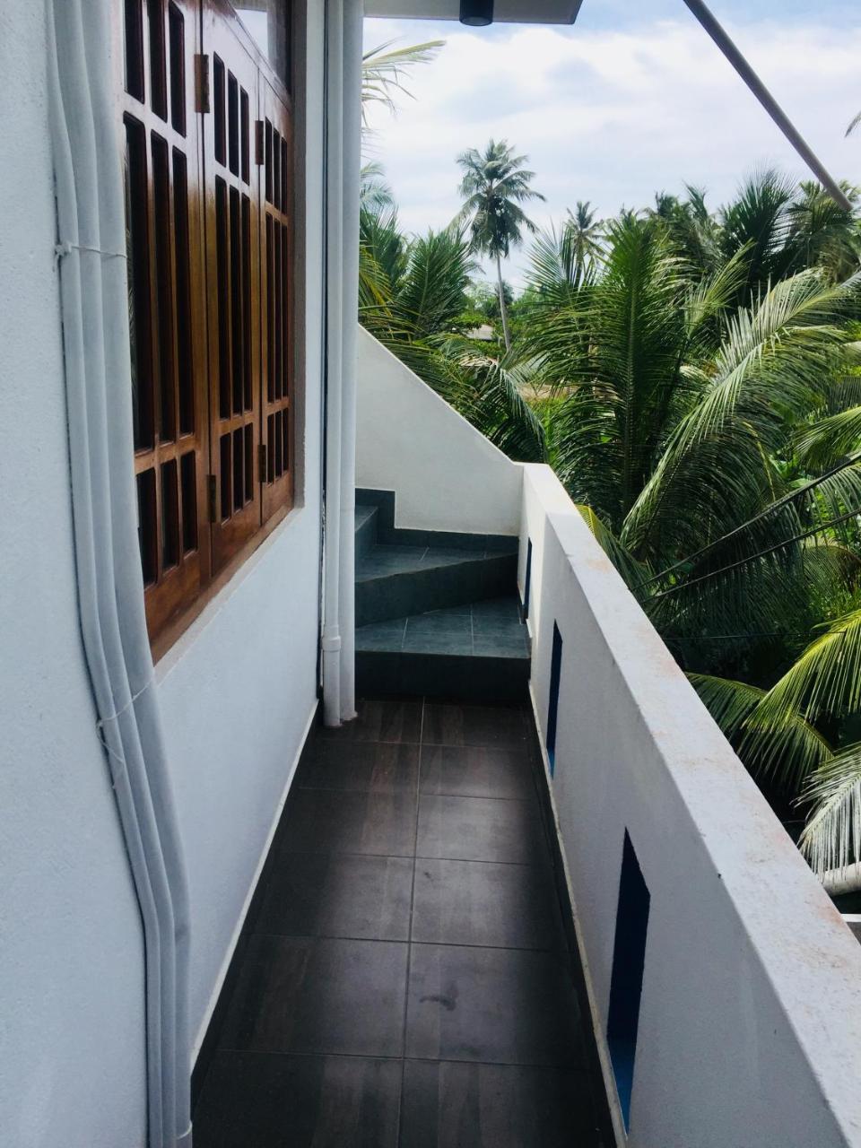 Sanjula Apartments Hikkaduwa Bagian luar foto