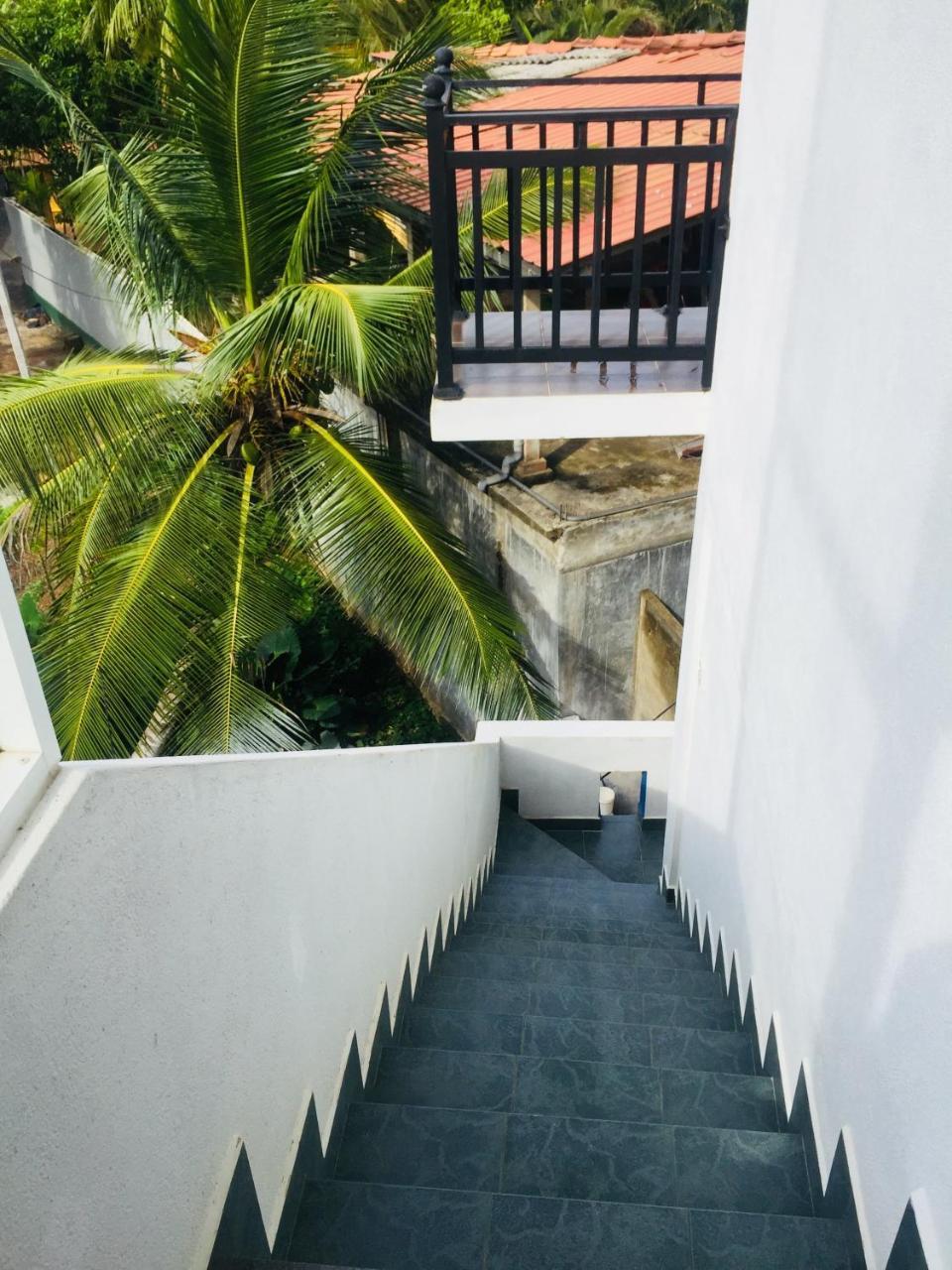 Sanjula Apartments Hikkaduwa Bagian luar foto