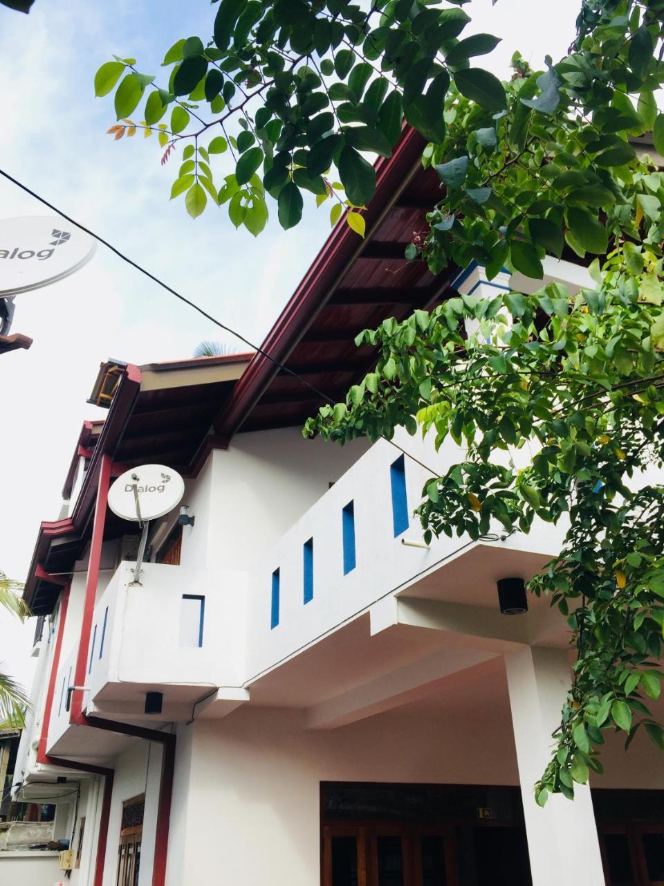 Sanjula Apartments Hikkaduwa Bagian luar foto